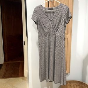 Liz Claiborne short sleeve dress. Missing black waist belt.